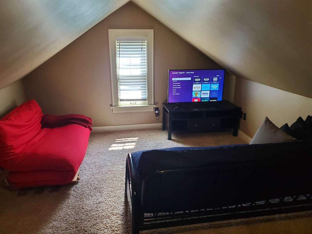 Historic Twin Tudors Inn - photo 22
