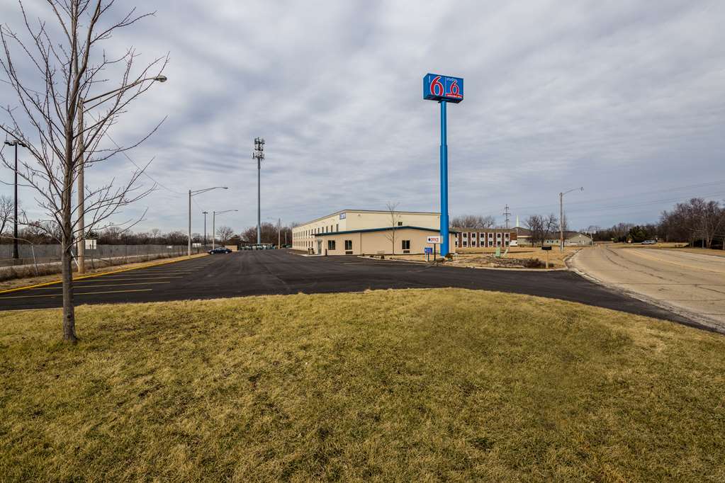 Motel 6 Peoria IL - featured photo