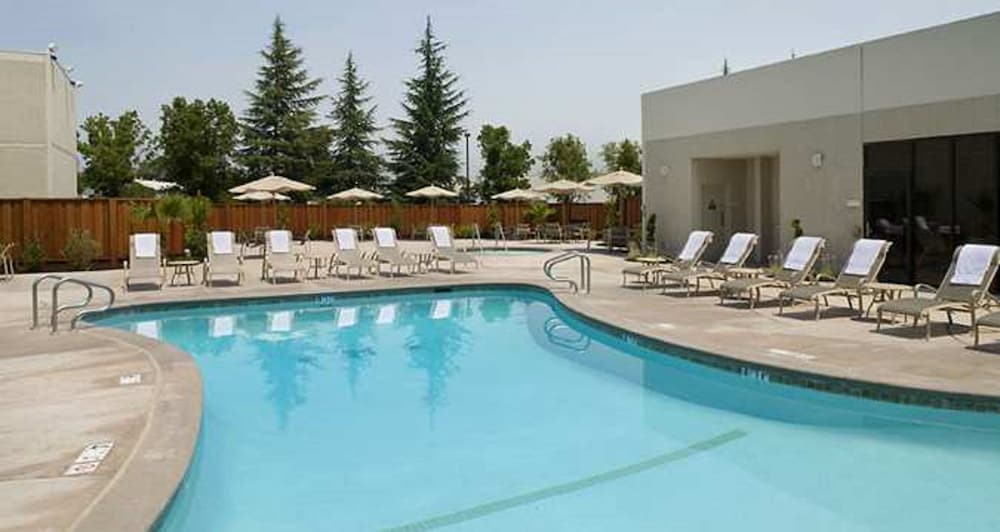 Hilton Sacramento Arden West - photo 13