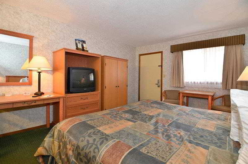 UBar Inn & Suites - photo 7