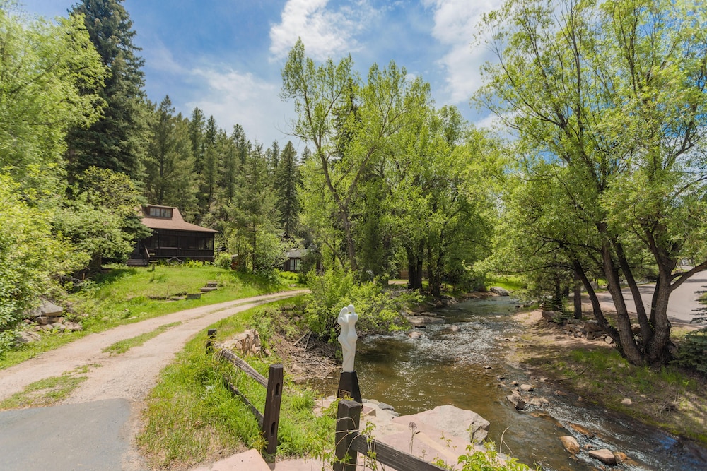 Highland Haven Creekside Inn - photo 202