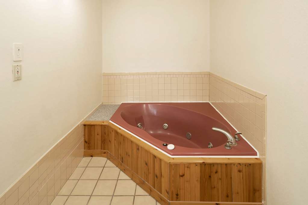 Super 8 by Wyndham Cleveland - photo 25
