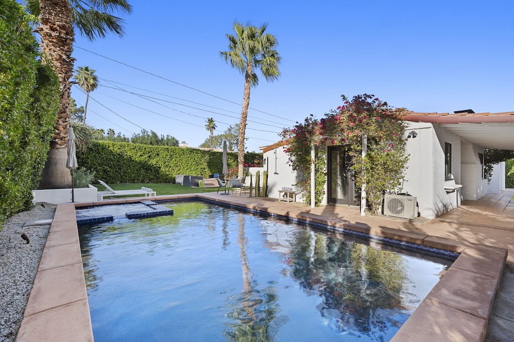 Charming Spanish Colonial A Chic Retreat for 4 — 5-Star Luxury Hotel in Palm Springs, United States