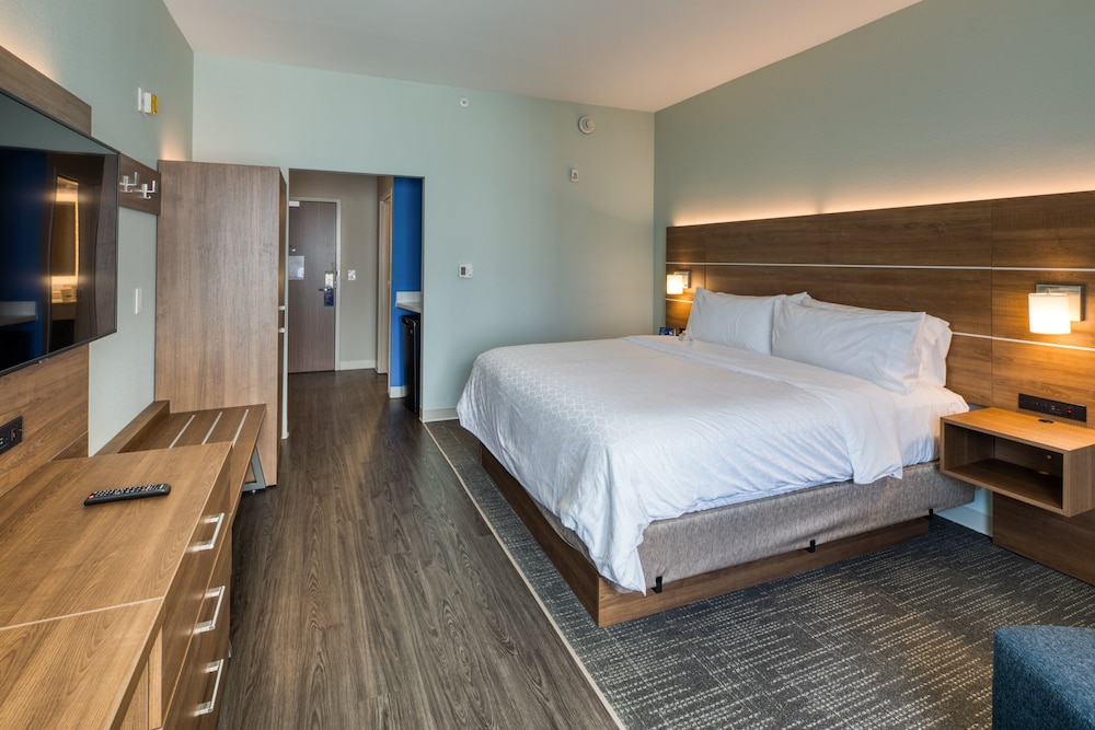 Holiday Inn Express & Suites Charlotte South End by IHG - photo 55