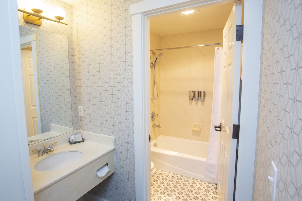 Shearwater Inn - photo 19