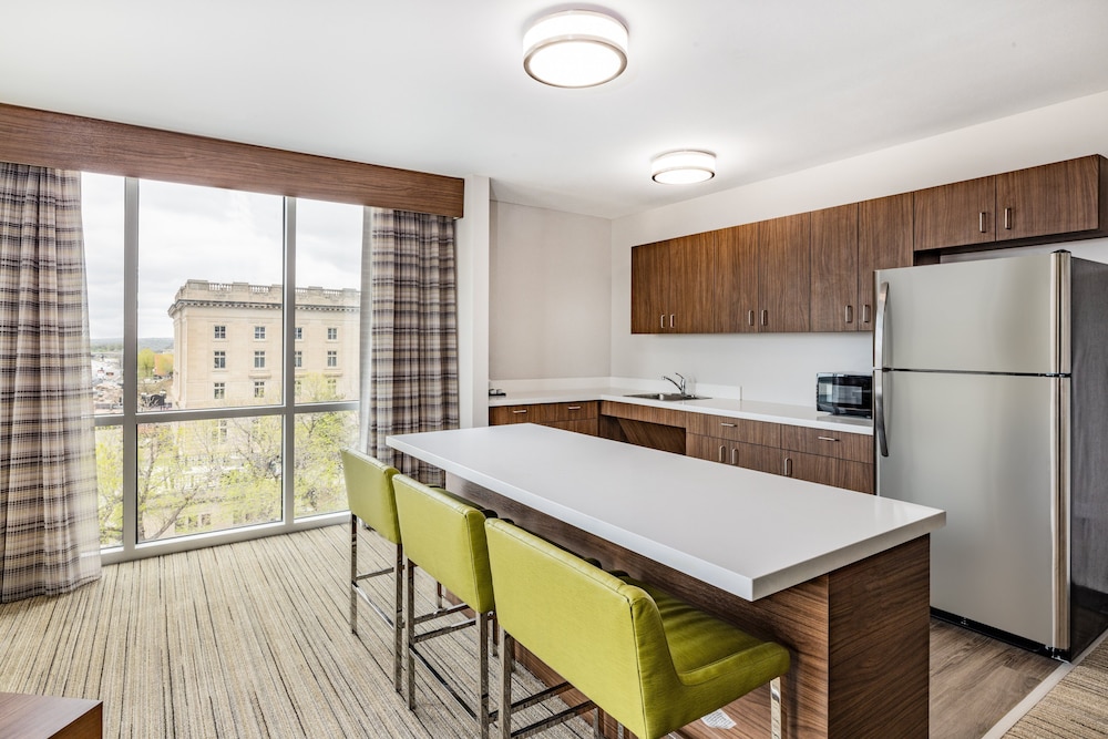 Holiday Inn Express & Suites Lincoln Downtown by IHG - photo 10
