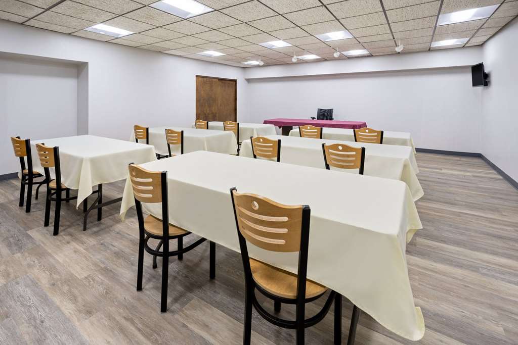 Super 8 by Wyndham Henrietta Rochester Area - photo 21