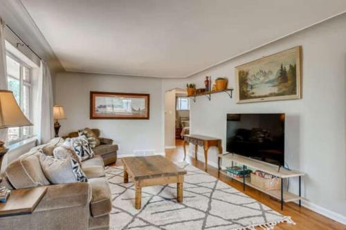 1000 Dollar Rebate if You Buy A Home in Denver — 4-Star Luxury Hotel in Lakewood, United States