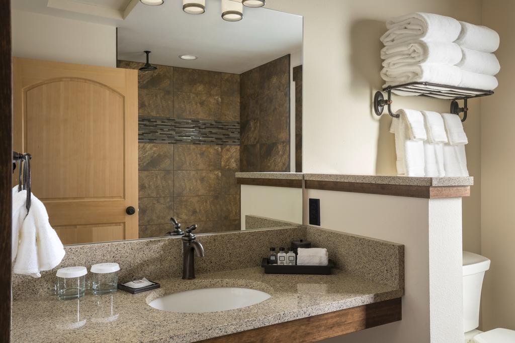 Inn at Gamble Sands - carbon neutral hotel in Brewster