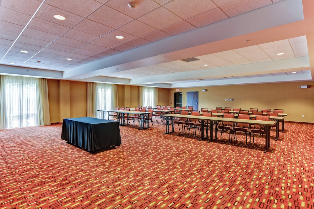 Courtyard by Marriott Bridgeport Clarksburg - photo 37