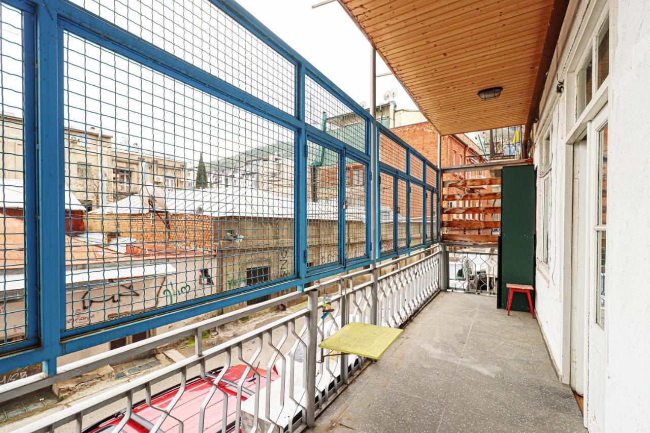 INOLA Sunny flat with balcony in central Tbilisi