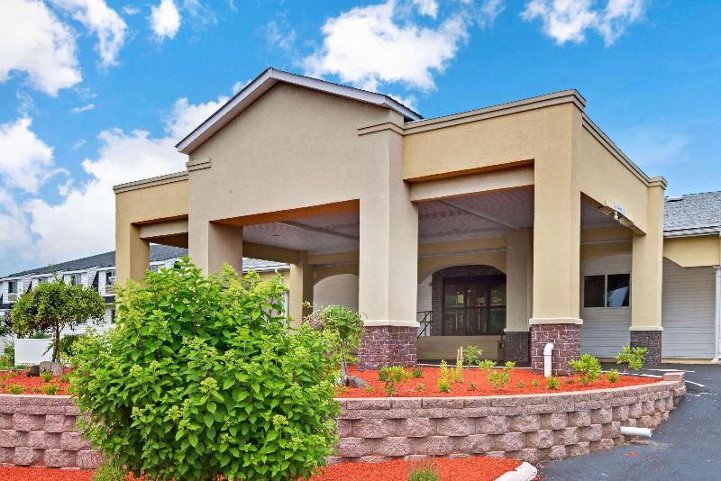 Ramada By Wyndham Kittery in Kittery, United States