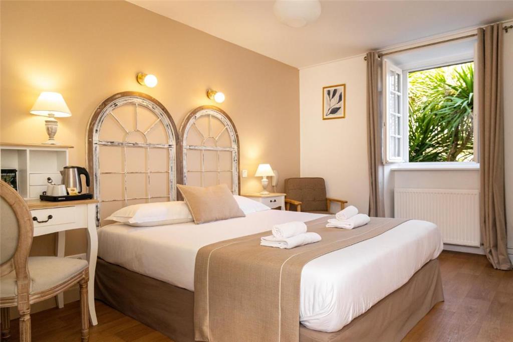 Demeures & Châteaux Hôtel de la porte Saint Malo DINAN - carbon neutral hotel in Dinan