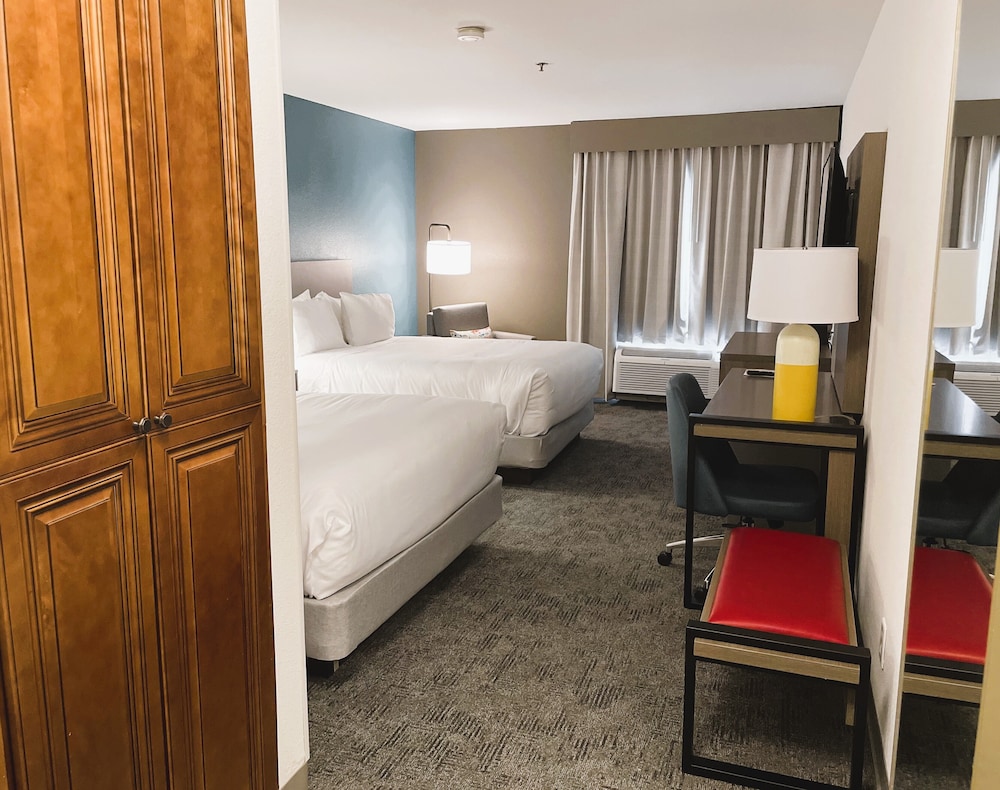 Comfort Inn & Suites NW Milwaukee - photo 19