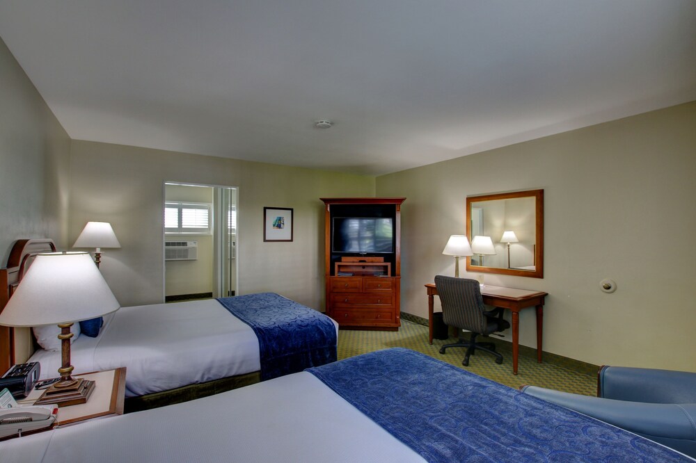 La Avenida Inn - photo 10
