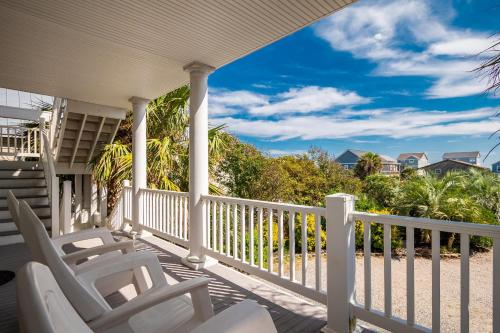 Coastal Living by Oak Island Accommodations - photo 35
