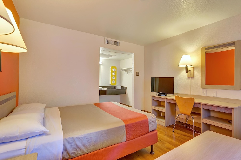 Super 8 by Wyndham Santa Rosa North - photo 11