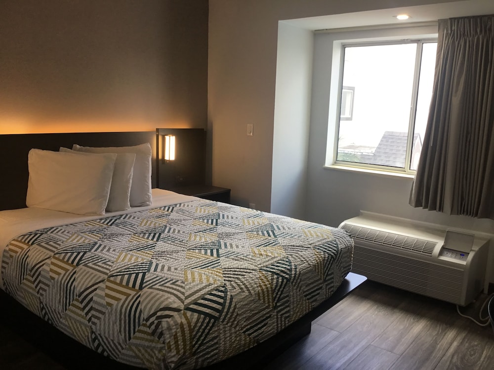 Motel 6 McAllen TX East - photo 4