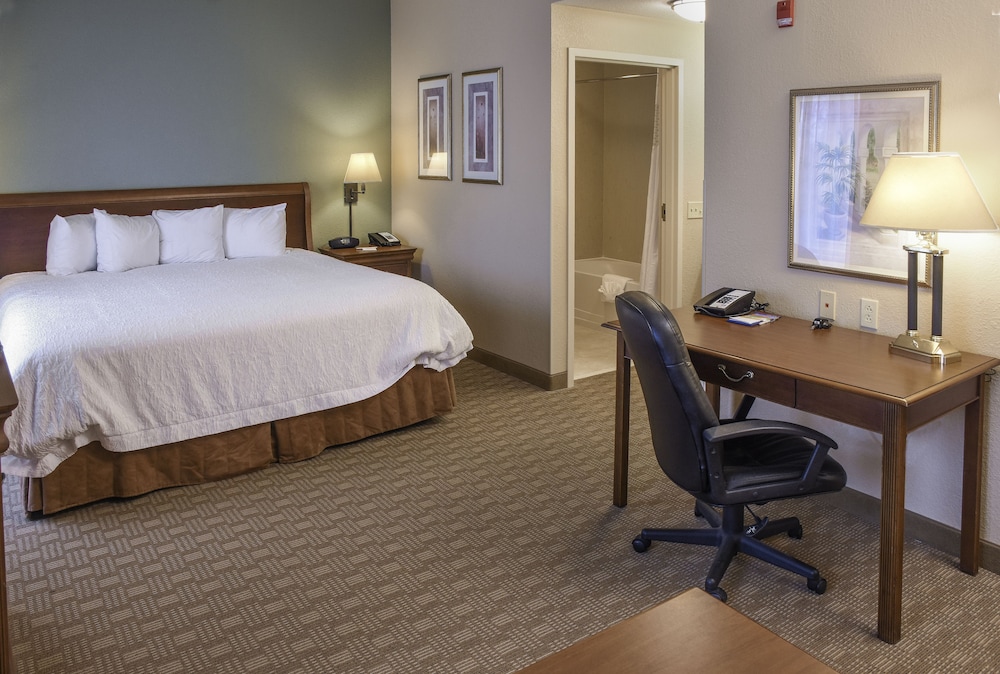 Hampton Inn & Suites Youngstown Canfield - photo 34