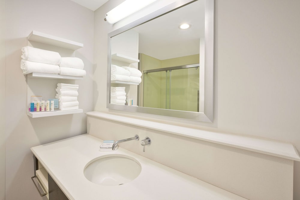 Hampton Inn by Hilton Detroit Dearborn - photo 17