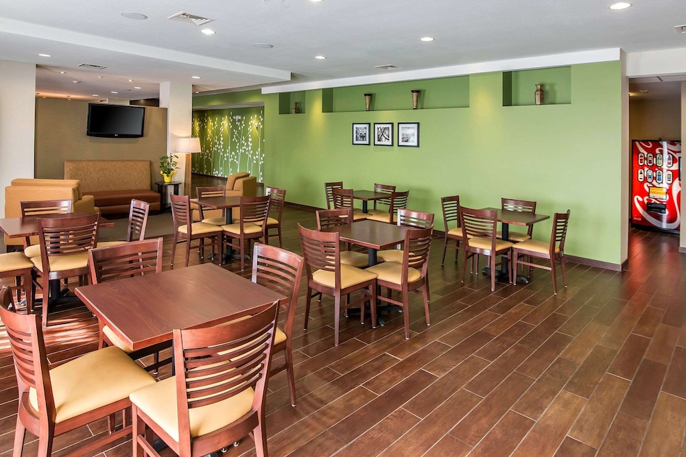 Sleep Inn & Suites Haysville Wichita South - photo 38