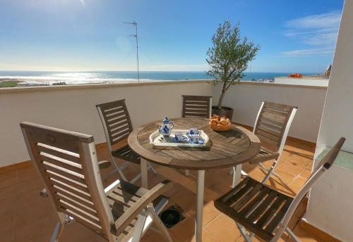 Terraza Trafalgar Apartamento tipo penthouse con enorme terraza y vistas al mar — 4-Star Luxury Hotel in Conil De La Frontera, Spain