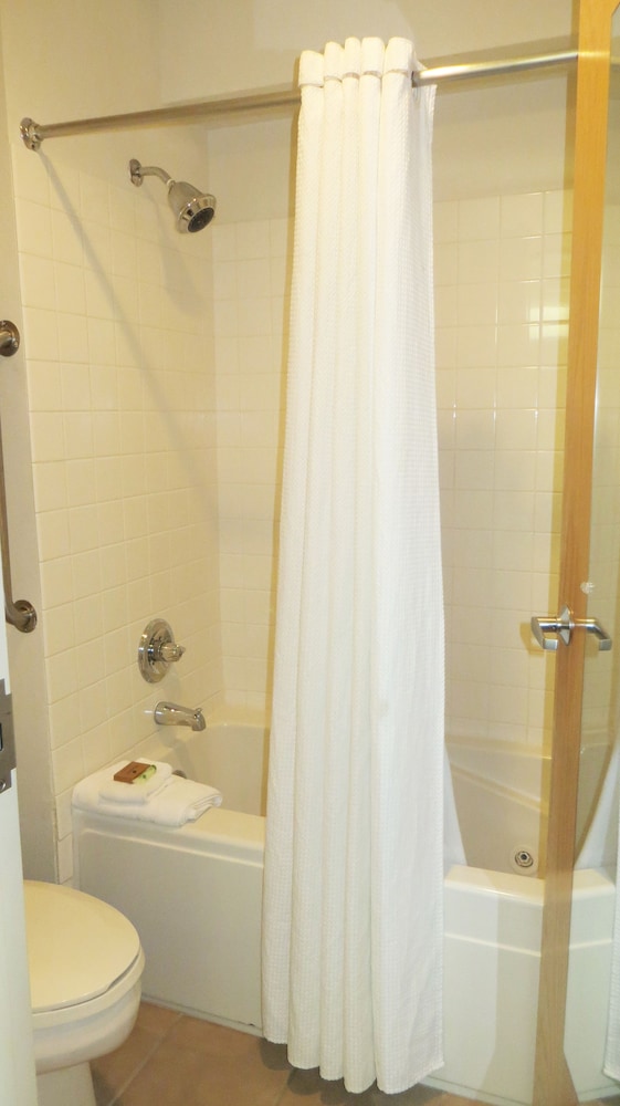 Peppermill Empress Inn - photo 37