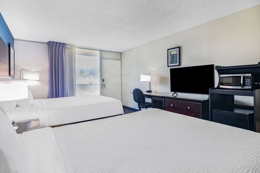 Days Inn and Suites by Wyndham Oxford - photo 26