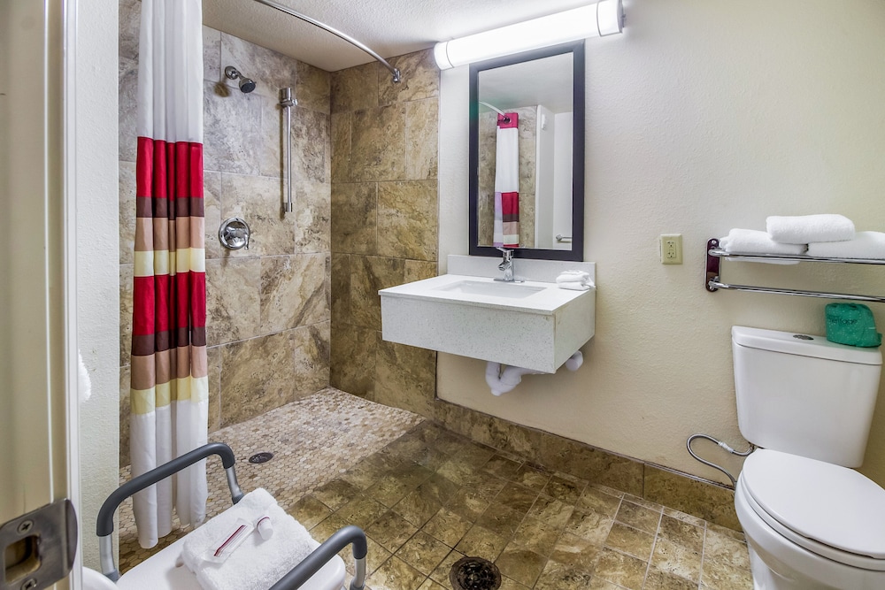 Red Roof Inn Houston East I 10 - photo 23