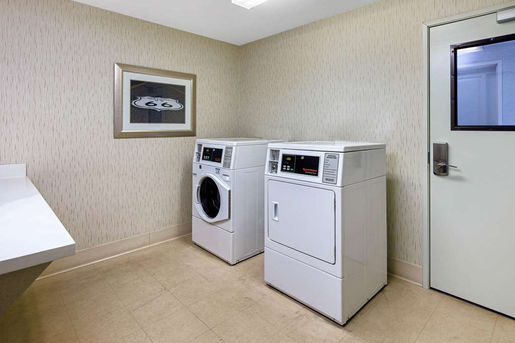 La Quinta Inn & Suites by Wyndham Kingman - photo 43