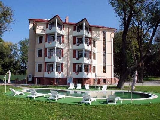 Pod Lipami Hotel in Shypyntsi, Ukraine