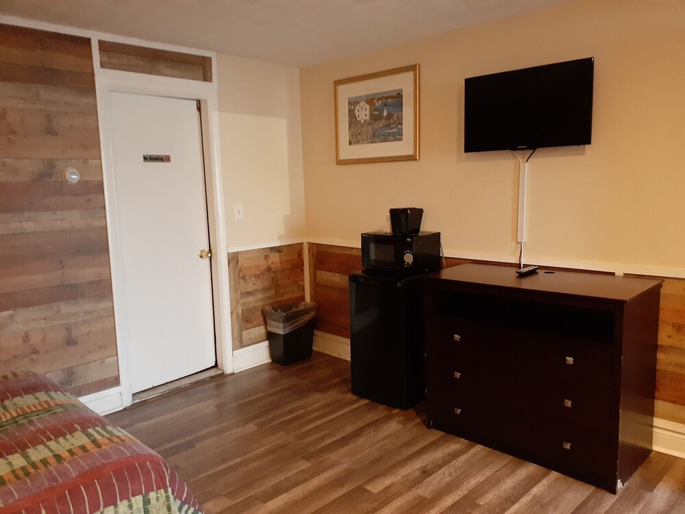 Town Line Motel - photo 49