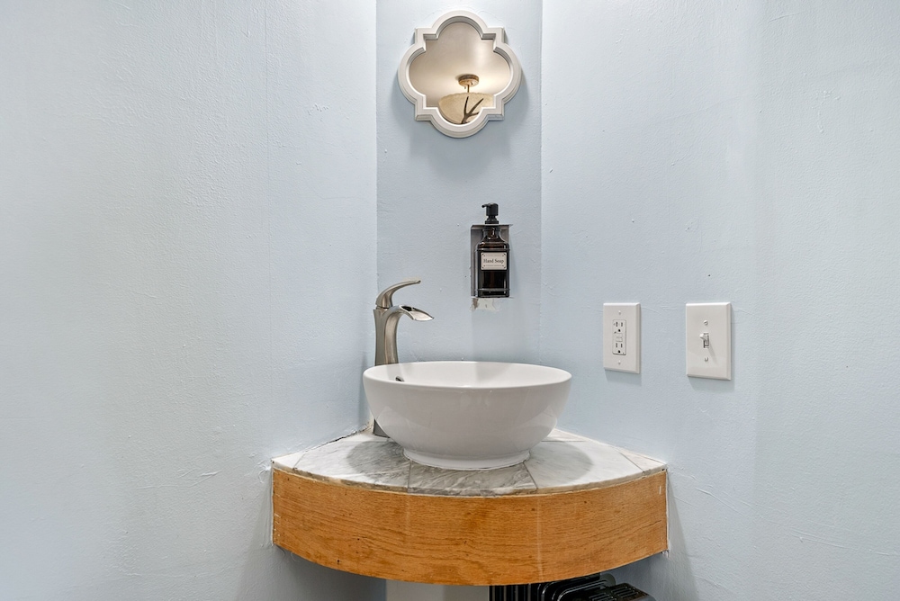 Qupqugiaq Inn - photo 11