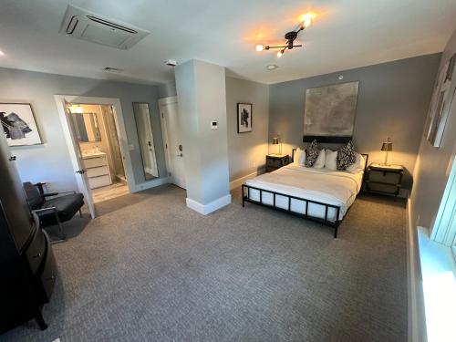 Entire Modern 7 Unit 7 Bath Boutique Inn - photo 3