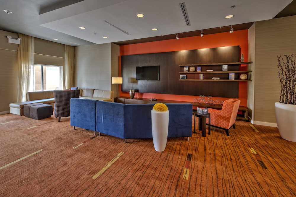 Courtyard Westbury Long Island - photo 3
