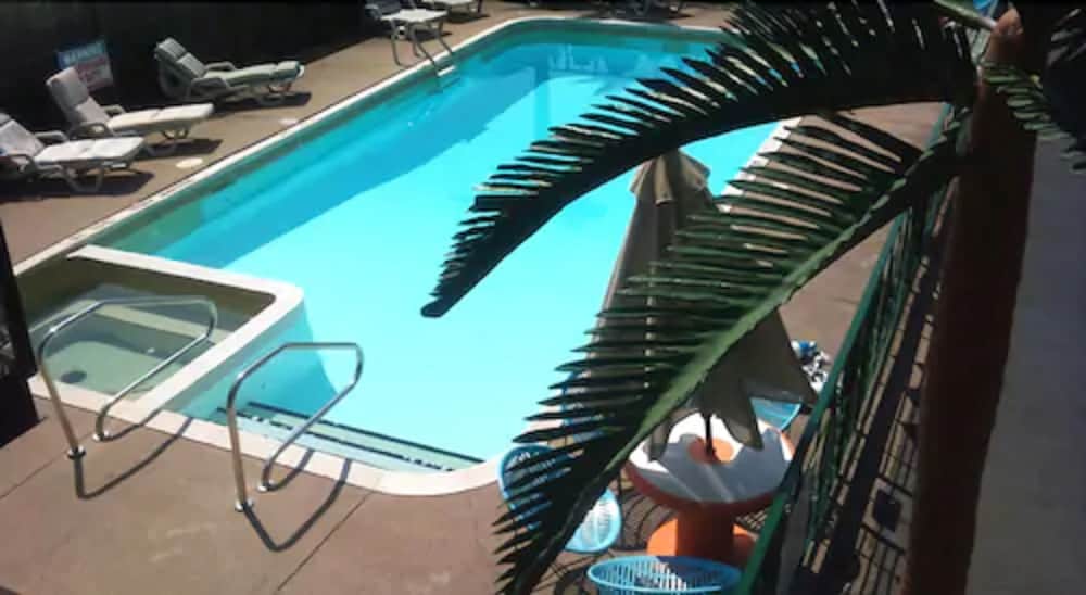 Rainbow Motor Inn By the Falls