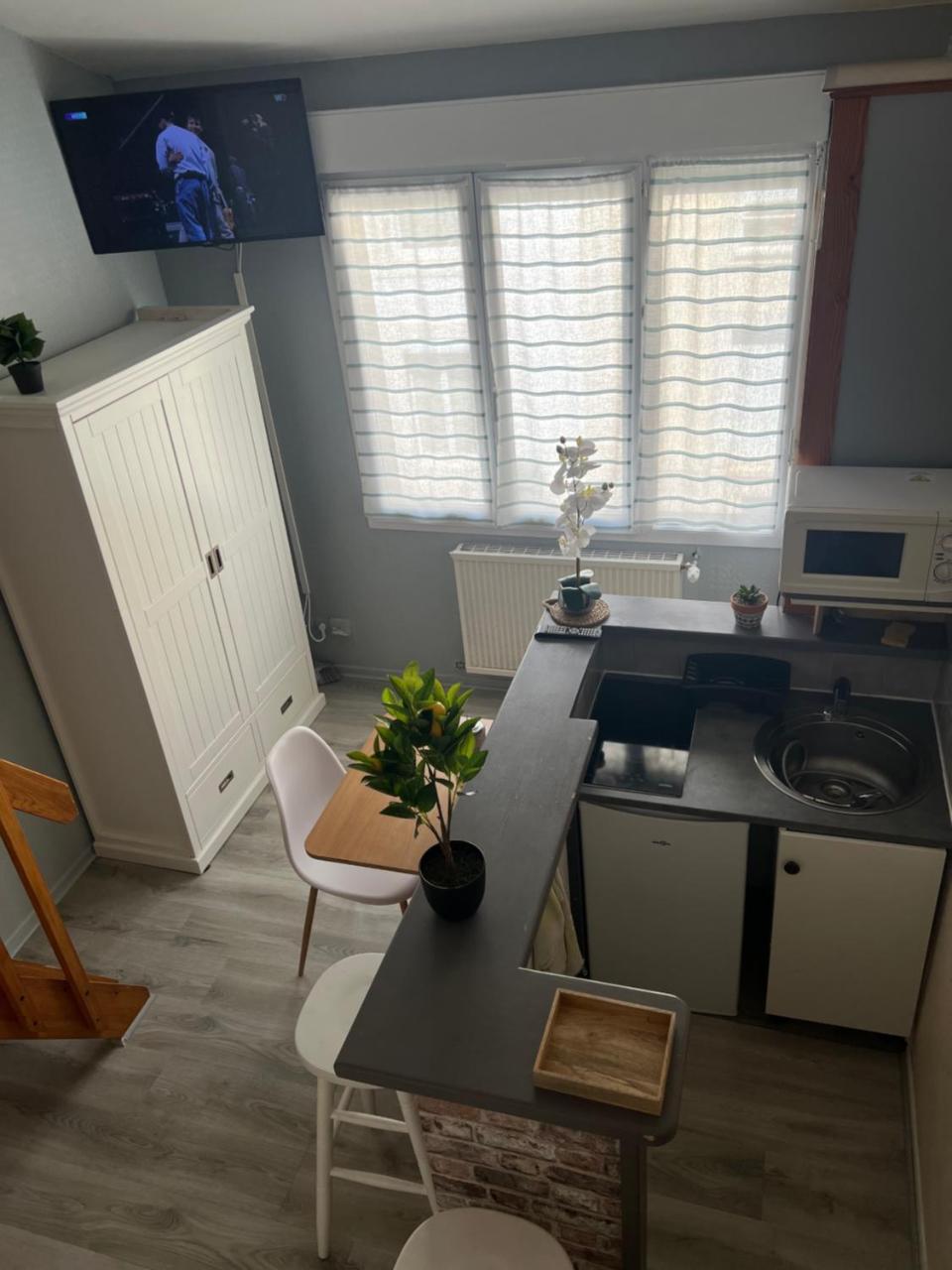 Studio Cosy Proche Centre Et Gare - last minute hotel in Reims