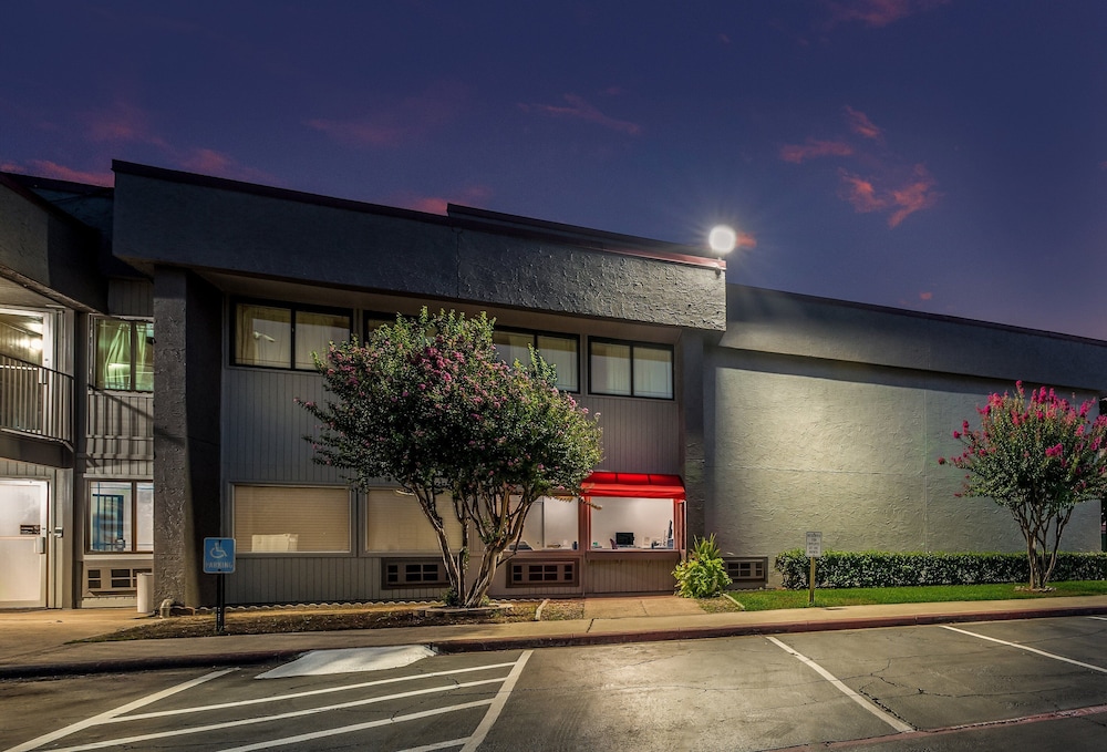 Red Roof Inn Lewisville - photo 31