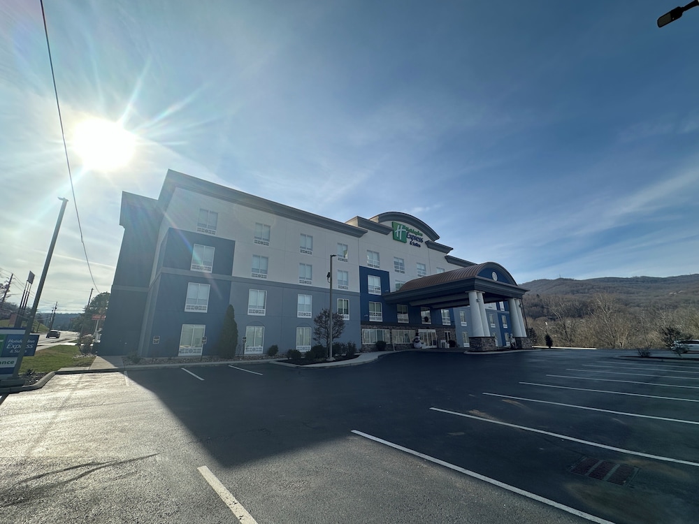 Holiday Inn Express & Suites Caryville by IHG - photo 30