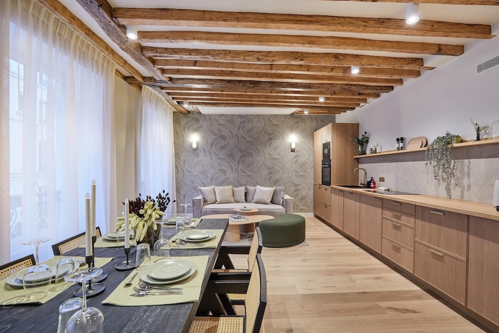 Sublime Apartment Rue Royale madeleine — 4-Star Luxury Hotel in Paris, France