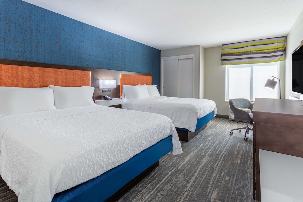 Hampton Inn Sioux Falls - photo 11