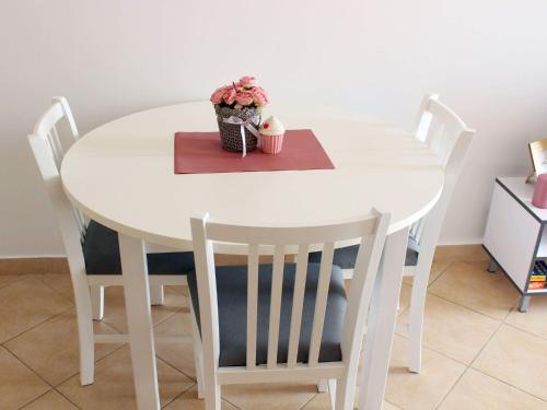Apartments Lovro One Bedroom Apartment with Terrace and Sea View 2