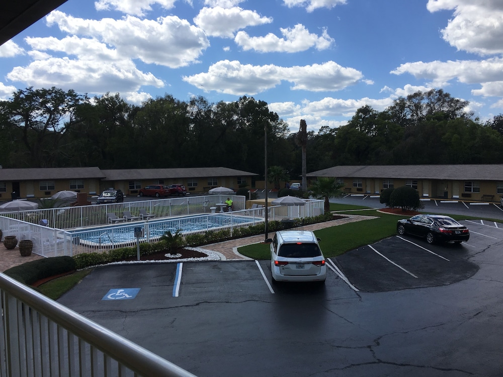 Blue Spring Inn Orange City - photo 17