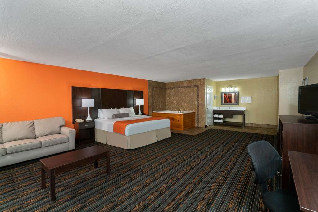 Howard Johnson by Wyndham Pigeon Forge - photo 27