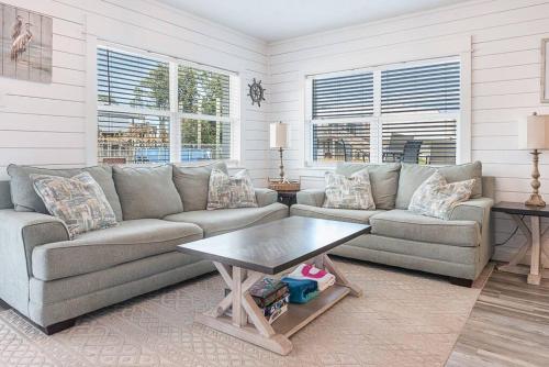 Coastal Condos on the Marsh 5A — 4-Star Luxury Hotel in Dauphin Island, United States