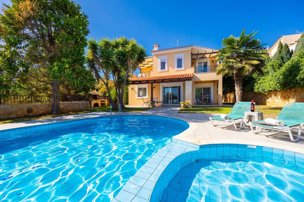 Villa Elessa in Rethymno — 4-Star Luxury Hotel in Rethymno, Greece