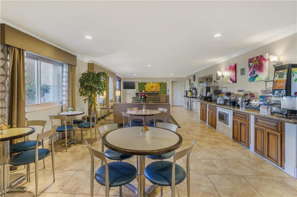 Best Western Plus Pleasanton Inn - photo 12