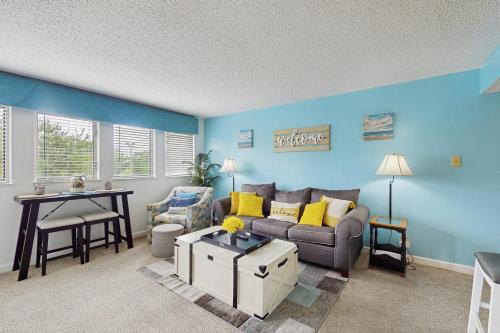 Sunny Coastal Cottage — 4-Star Luxury Hotel in Myrtle Beach, United States