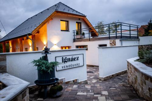 Ignácz Vendégház - carbon neutral hotel in Abasar
