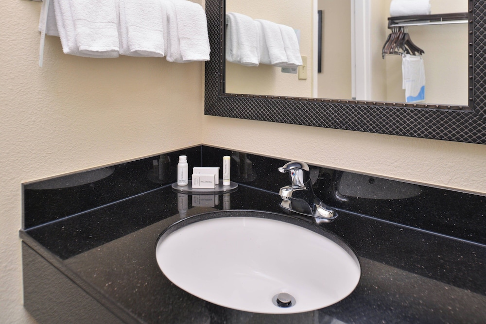 Fairfield Inn & Suites by Marriott Gulfport - photo 20